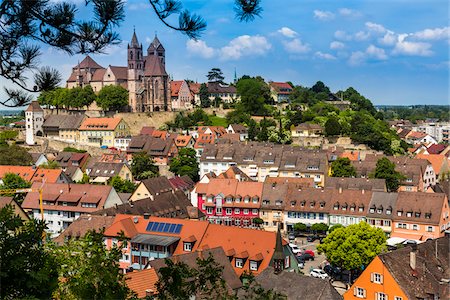 rhine valley - St Stephen's Cathedral on the hilltop and overview of Breisach in Baden-Wurttemberg, Germany Foto de stock - Con derechos protegidos, Código: 700-08973572