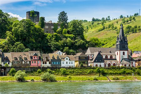 simsearch:700-08973620,k - The village of Niederheimbach with the Sooneck Castle along the Rhine between Rudesheim and Koblenz, Germany Foto de stock - Con derechos protegidos, Código: 700-08973611