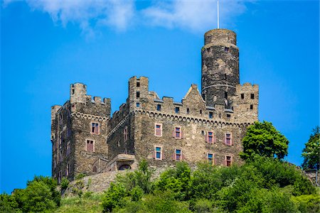 round tower - Maus (Mouse) Castle along the Rhine between Rudesheim and Koblenz, Germany Foto de stock - Con derechos protegidos, Código: 700-08973626