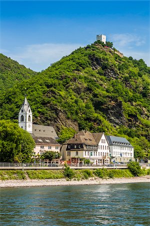 Sterrenberg Castle above the village of Kamp-Bornhofen along the Rhine between Rudesheim and Koblenz, Germany Photographie de stock - Rights-Managed, Code: 700-08973629