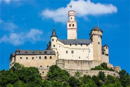 Marksburg Castle in Braubach along the Rhine between Rudesheim & Koblenz, Germany Foto de stock - Con derechos protegidos, Código: 700-08973632