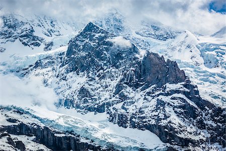 simsearch:700-09226475,k - Snow coverd mountain tops in the Jungfrau Region in the Bernese Oberland of Switzerland Fotografie stock - Rights-Managed, Codice: 700-08986147