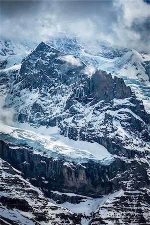 simsearch:862-08091315,k - Overview of snow covered mountains with clouds in the Jungfrau Region of the Bernese Oberland, Switzerland Foto de stock - Con derechos protegidos, Código: 700-08986149