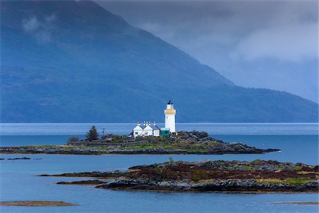 simsearch:700-08986320,k - Ornsay Lighthouse with low hanging clouds on the Isle of Skye in Scotland, United Kingdom Photographie de stock - Rights-Managed, Code: 700-08986316