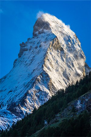 simsearch:600-08945822,k - Close-up of the iconic Matterhorn mountain with blowing snow at Zermatt in Switzerland Foto de stock - Con derechos protegidos, Código: 700-08986328