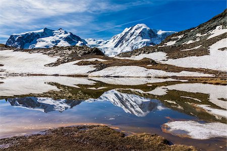 simsearch:6119-08739906,k - Riffelsee Lake with reflections of the snow covered mountains of the Swiss Alps in spring at Zermatt, Switzerland Foto de stock - Con derechos protegidos, Código: 700-08986367