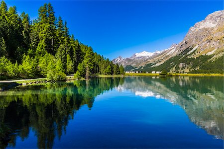 simsearch:649-06433176,k - Reflections of the surrounding Swiss Alps on Lake Silvaplana with the village of Sivaplana in the background near St Moritz, Switzerland. Photographie de stock - Rights-Managed, Code: 700-08986404