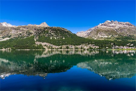 simsearch:649-08561686,k - Swiss Alps refelcted in Lake Silvaplana on a sunny day at Sivaplana near St Moritz, Switzerland. Photographie de stock - Rights-Managed, Code: 700-08986402