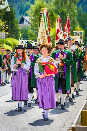 procesión - Musicians parading in the Feast of Corpus Christi Procession in Seefeld, Austria Foto de stock - Con derechos protegidos, Código: 700-08986554