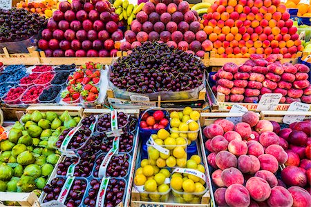 fresh food market - Close-up of fruit display in the daily market at Obstplatz in Piazza delle Erbe in the city of Bolzano, Italy Stock Photo - Rights-Managed, Code: 700-08986561