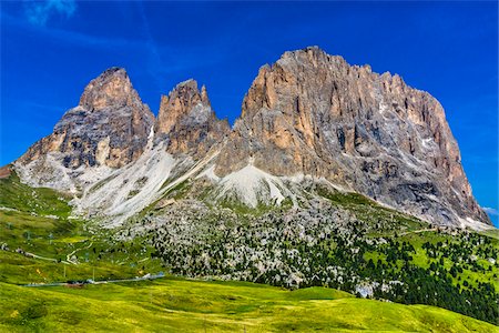 Grassy mountain side at the Sella Pass with the jagged mountain tops of the Dolomites in South Tyrol, Italy Foto de stock - Con derechos protegidos, Código: 700-08986577