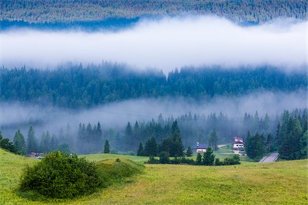 simsearch:700-05389372,k - Misty morning fog near the resort town of Cortina d'Ampezzo in the Dolomites, Southern Alps region of Italy. Stockbilder - Lizenzpflichtiges, Bildnummer: 700-08986604