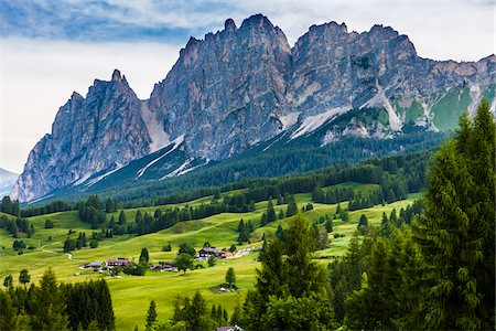 simsearch:700-08986620,k - Grassy mountain side with jagged mountain tops in the background at the resort town of Cortina d'Ampezzo in the Dolomites, Southern Alps region of Italy Photographie de stock - Rights-Managed, Code: 700-08986609