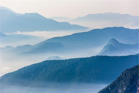 Misty fog over the Dolomites near The Three Peaks of Lavaredo (Tre Cime di Lavaredo), Auronzo di Cadore, Italy Stockbilder - Lizenzpflichtiges, Bildnummer: 700-08986639