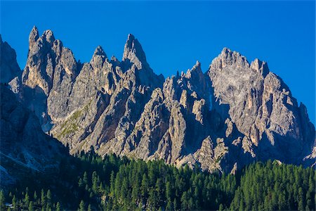 The Dolomites near The Three Peaks of Lavaredo (Tre Cime di Lavaredo), Auronzo di Cadore, Italy Stockbilder - Lizenzpflichtiges, Bildnummer: 700-08986630