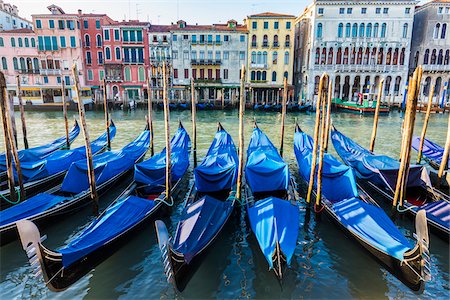 simsearch:841-02716307,k - Station of gondola boats moored along the Grand Canal in Venice, Italy Stock Photo - Rights-Managed, Code: 700-08986658