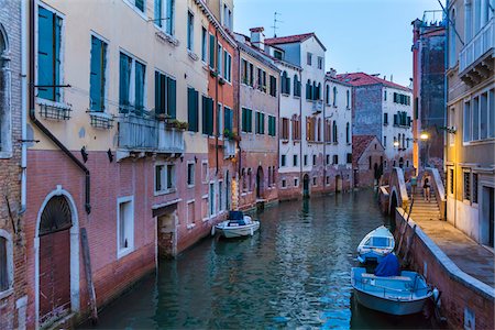 simsearch:879-09189193,k - View of a canal in the evening in Venice, Italy Photographie de stock - Rights-Managed, Code: 700-08986671