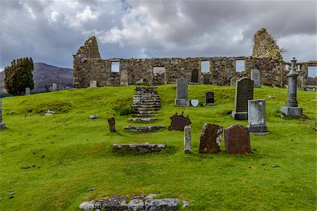 Ruins of an abandoned church with cemetery on the Isle of Skye, Scotland Stockbilder - Lizenzpflichtiges, Bildnummer: 700-09013946