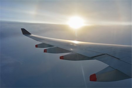 simsearch:6102-08761105,k - Close-up of the wing of an aircraft, Airbus A380 during flight over Indonesia with sun halo phenomenon Foto de stock - Con derechos protegidos, Código: 700-09052905