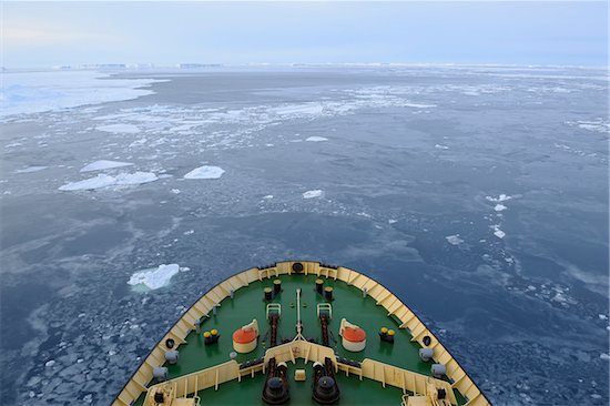 Bow of icebreaker cruise ship, Kapitan Khlebnikov, on the way through the pack ice at Snow Hill Island on the Weddel Sea, Antarctic Peninsula, Antarctica Photographie de stock - Premium Droits Gérés, Artiste: Raimund Linke, Le code de l’image : 700-09052907