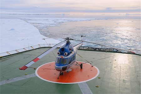 Helicopter on deck of the icebreaker cruise ship, Kapitan Khlebnikov at Snow Hill Island in the Weddel Sea in the morning sunlight, Antarctic Peninsula, Antarctica Foto de stock - Con derechos protegidos, Código: 700-09052902