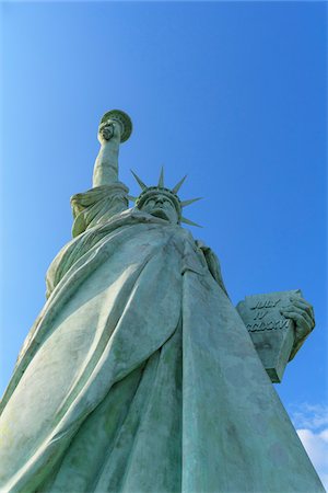 Low angle view of the replica of the Statue of Liberty against a blue sky in Colmar in Haut-Rhin, Alsace, France Photographie de stock - Rights-Managed, Code: 700-09052929