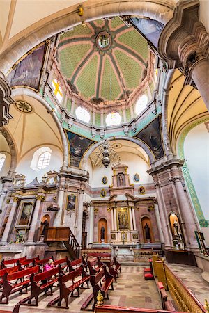 simsearch:700-09071064,k - Interior of the Templo de San Diego de Alcala church, showing the altar and ceiling of one of the domes in Guanajuato City, Mexico Foto de stock - Con derechos protegidos, Código: 700-09071054