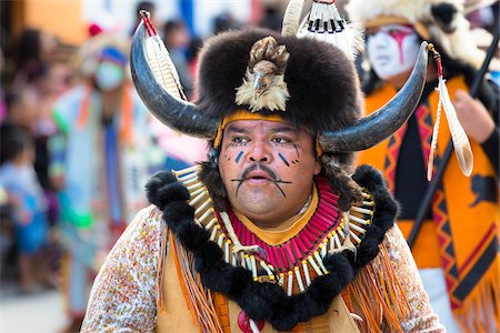 simsearch:700-09088035,k - Close-up portrait of a male, indigenous tribal dancer wearing fur hat with horns in the St Michael Archangel Festival parade in San Miguel de Allende, Mexico Foto de stock - Con derechos protegidos, Código: 700-09088089