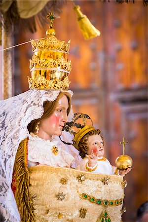 Close-up of statue of the Virgin of Loreto in the procession of Our Lady of Loreto Festival in San Miguel de Allende, Mexico Stockbilder - Lizenzpflichtiges, Bildnummer: 700-09088149