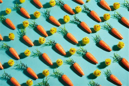 simsearch:700-09101114,k - Repetitive carrots and chicken toys setup in rows on a turquoise background Foto de stock - Con derechos protegidos, Código: 700-09101112