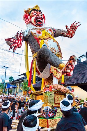 simsearch:700-08385849,k - Procession of an Ogoh-ogoh statue in the Ngrupuk Parade on the eve of Nyepi Day in Ubud in Gianyar, Bali, Indonesia Foto de stock - Con derechos protegidos, Código: 700-09134727