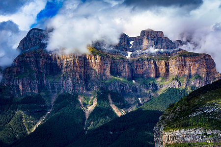 simsearch:700-09226475,k - Mondarruego mountain with mist in the Pyrenees mountain range in Ordesa y Monte Perdido National Park in Huesca Province in Aragon, Spain Fotografie stock - Rights-Managed, Codice: 700-09226483