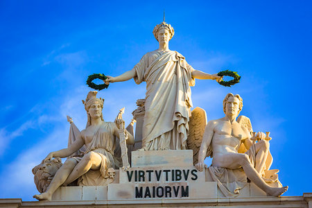 simsearch:600-06841874,k - Statues on top of the Arco da Rua Augusta against a blue sky in Praca do Comercio in Lisbon, Portugal Foto de stock - Con derechos protegidos, Código: 700-09226557