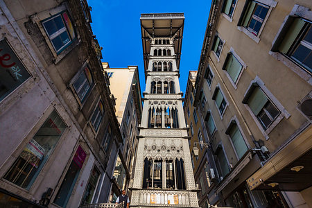 simsearch:700-09226555,k - The Santa Justa Lift, (also called Carmo Lift) in the Old City of Lisbon, Portugal Photographie de stock - Rights-Managed, Code: 700-09226550