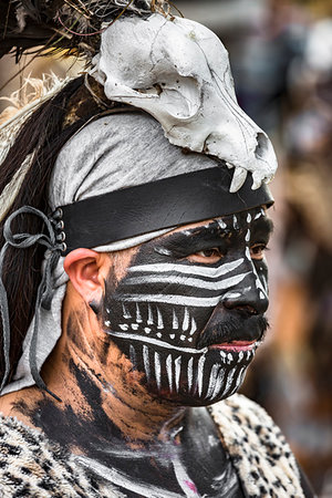 schädel - Close-up of an indigenous tribal dancer at a St Michael Archangel Festival parade in San Miguel de Allende, Mexico Stockbilder - Lizenzpflichtiges, Bildnummer: 700-09227077