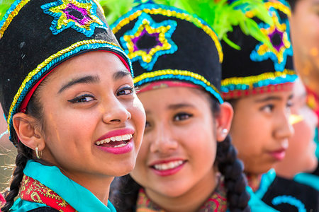 simsearch:841-05782796,k - Close-up of group of young women in colorful costumes at a St Michael Archangel Festival parade in San Miguel de Allende, Mexico Fotografie stock - Rights-Managed, Codice: 700-09227090
