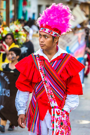 simsearch:700-09227109,k - Indigenous tribal dancer in colorful costume at a St Michael Archangel Festival parade in San Miguel de Allende, Mexico Stockbilder - Lizenzpflichtiges, Bildnummer: 700-09227136