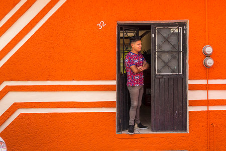 simsearch:862-05998567,k - Young Mexican man standing in doorway in Uriangato, Guanajuato, Mexico Photographie de stock - Rights-Managed, Code: 700-09227148