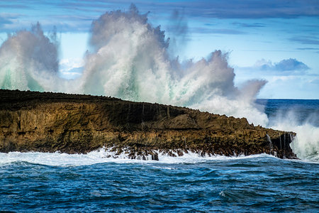 Crashing wave near Laie Point Lookout, Laie, Oahu, Hawaii, United States. Foto de stock - Con derechos protegidos, Código: 700-09227168