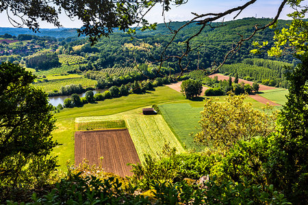 simsearch:700-09236390,k - The view from, Les Jardins Suspendus in Chateau de Marqueyssac,  Dordogne, Nouvelle-Aquitaine, France. Foto de stock - Con derechos protegidos, Código: 700-09236401