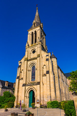 Eglise Saint Sulpice in the town of Le Bugue in Dordogne, Nouvelle-Aquitaine, France. Foto de stock - Con derechos protegidos, Código: 700-09236479