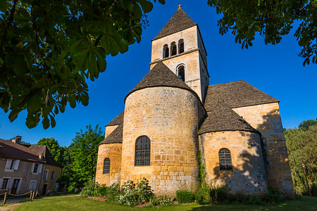 simsearch:700-09236603,k - he Romanesque Church of Saint Leon in Saint-Leon-sur-Vezere, Dordogne, Nouvelle-Aquitaine, France Stockbilder - Lizenzpflichtiges, Bildnummer: 700-09236471