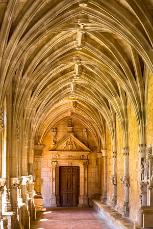 simsearch:700-09236390,k - The Cloisters of Cadoin Abbey, Cadouin, Dordogne, Nouvelle-Aquitaine, France. Fotografie stock - Rights-Managed, Codice: 700-09236493