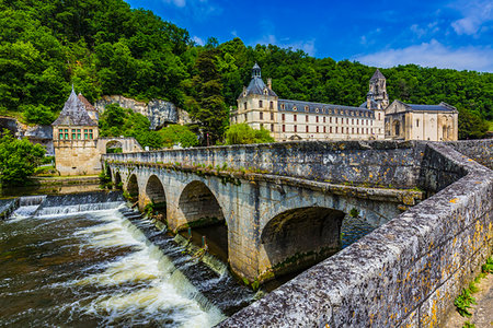 simsearch:700-09236603,k - Abbey of Brantome in Brantome, Dordogne, Nouvelle-Aquitaine, France. Stockbilder - Lizenzpflichtiges, Bildnummer: 700-09236585