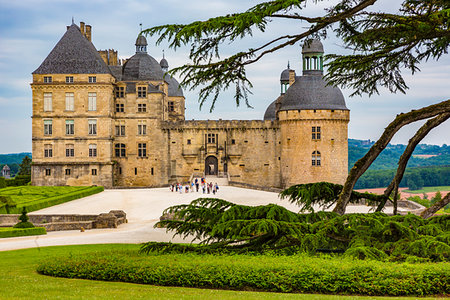 simsearch:700-00328888,k - Chateau Hautefort, Hautefort, Dordogne, Nouvelle-Aquitaine, France. Photographie de stock - Rights-Managed, Code: 700-09236587