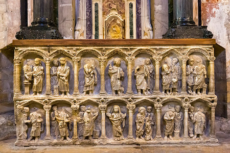 place de la republique - Saint-Trophime Church, Arles, Provence-Alpes-Cote d'Azur, Provence, France. Foto de stock - Con derechos protegidos, Código: 700-09236770