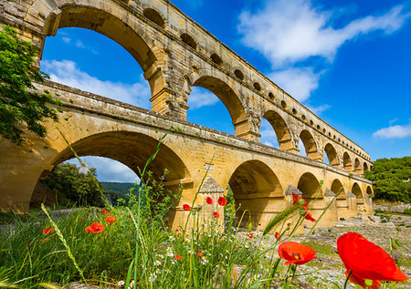 sito storico nazionale - Pont du Gard Roman aqueduct, Occitanie, Provence, France. Fotografie stock - Rights-Managed, Codice: 700-09236771