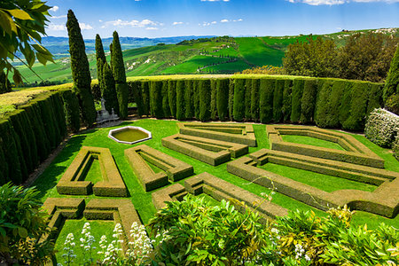 parterre - The Garden at Villa La Foce, Tuscany, Italy. Photographie de stock - Rights-Managed, Code: 700-09237466