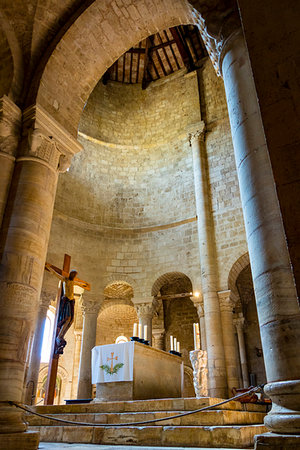 simsearch:700-09237480,k - Abbey of Sant'Antimo, Castelnuovo dell'Abate, Tuscany, Italy. Foto de stock - Con derechos protegidos, Código: 700-09237479