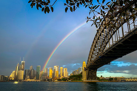 porto di sydney - Rainbow over the Sydney Harbour Bridge, Sydney, New South Wales, Australia. Fotografie stock - Rights-Managed, Codice: 700-09237491